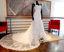 Vestido de novia escote halter - La Boutique de la Mariée